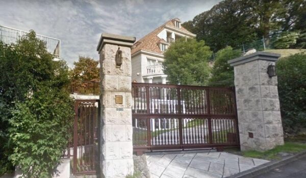 東横イン／社長豪邸